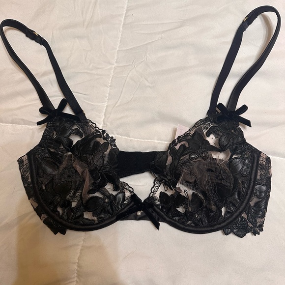 Playful Promises: Alva Black Leatherette Lace Embroidery Bra size 32D - Picture 1 of 4